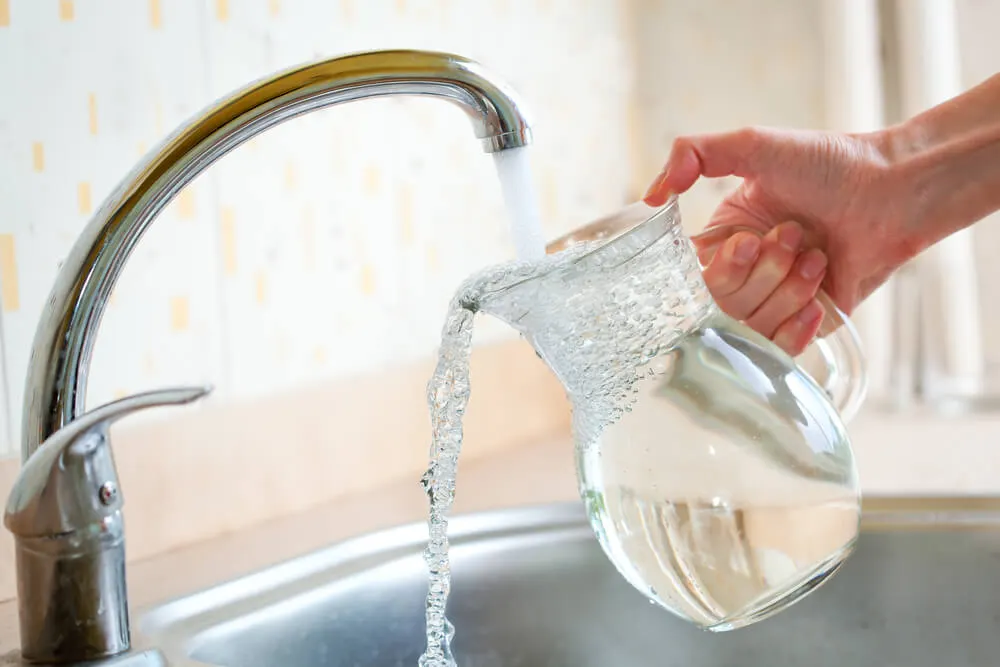 Tomar “free tap water” - Inglaterra e Estados Unidos