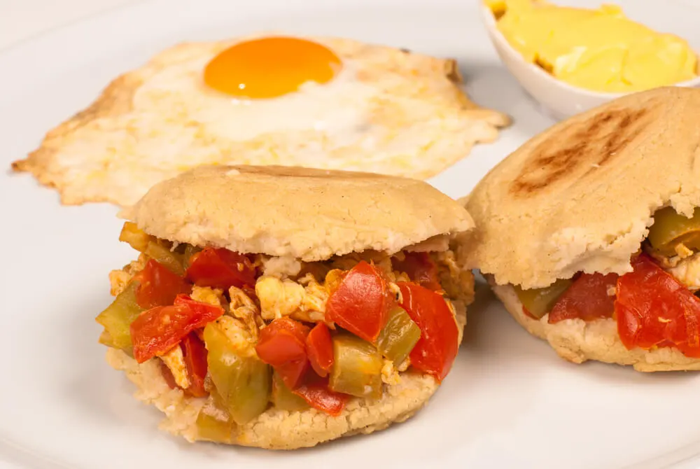 Arepa Rellena (Colômbia e Venezuela)