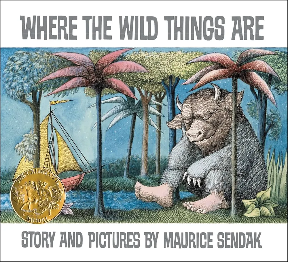 Capa do livro 'Where the Wild Things Are', a capa possui desenho com árvores parecidas com palmeiras, um touro entre elas e um barco ao lado dentro de um rio.